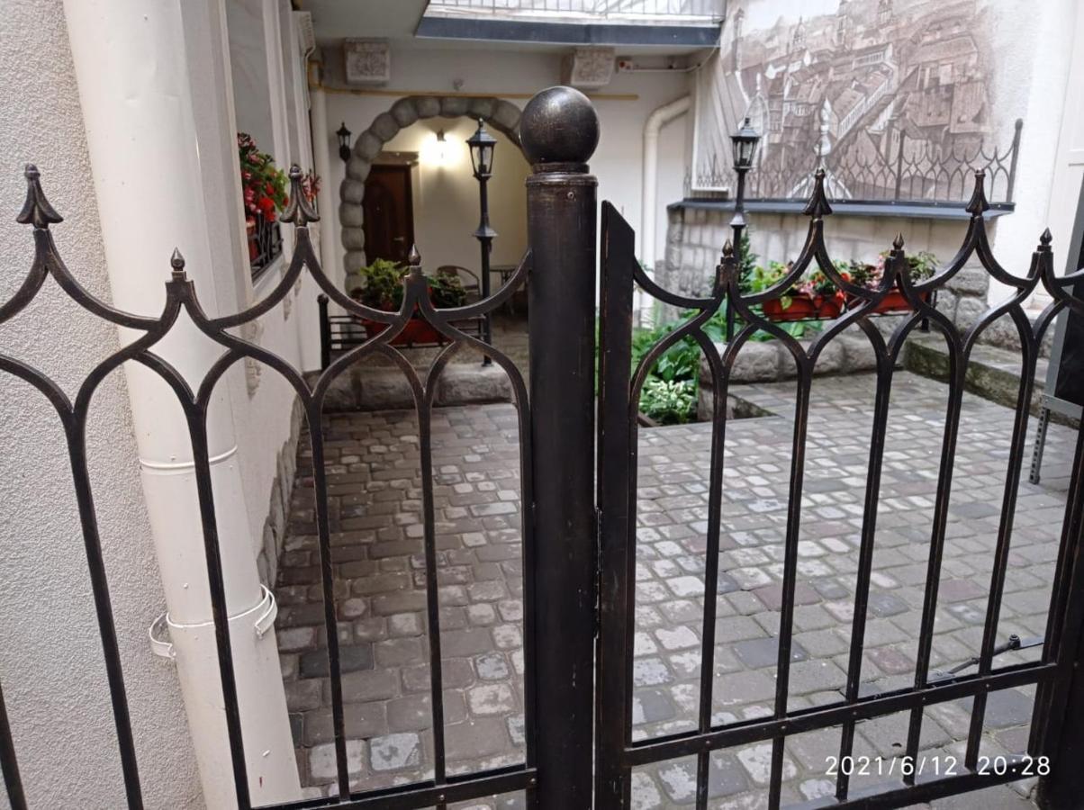 Ferienwohnung Rynok 25 Deluxe Lviv Center Exterior foto